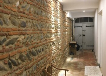 Éclairage de couloir réalisé lors d’une rénovation électrique
