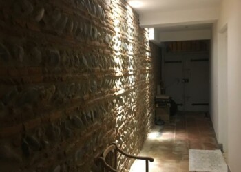 Éclairage de couloir lors d’une rénovation électrique à Toulouse