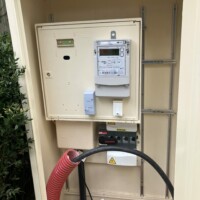 Logette tarif jaune avec compteur Enedis et dispositif de coupure