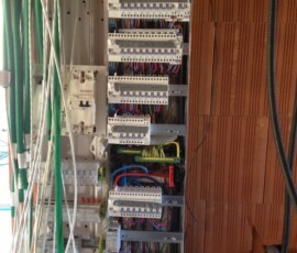 Câblage du tableau électrique et de communication dans une maison neuve à Frouzins