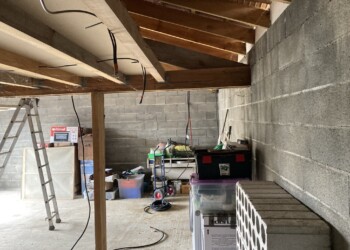 Pose de câble électrique pour éclairage sous mezzanine à Saint-Hilaire