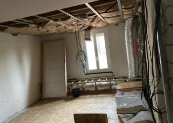 Création d’un espace bureau avec installation électrique à Lavernose