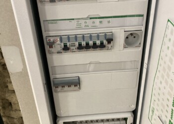 Tableau électrique encastré installé à Lavernose