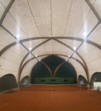 Éclairage LED d’un terrain de tennis couvert à Toulouse Blagnac